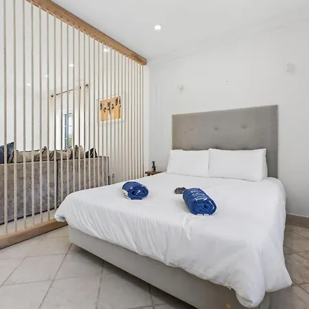 The - * فالي دو لوبو